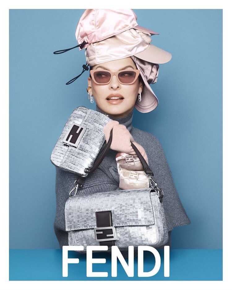 Linda Evangelista en la campaña del 25 aniversario del bolso Baguette de Fendi