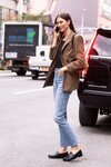 Karlie Kloss con un look casual por Nueva York