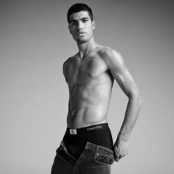 Carlos Alcaraz protagoniza la campaña de Calvin Klein