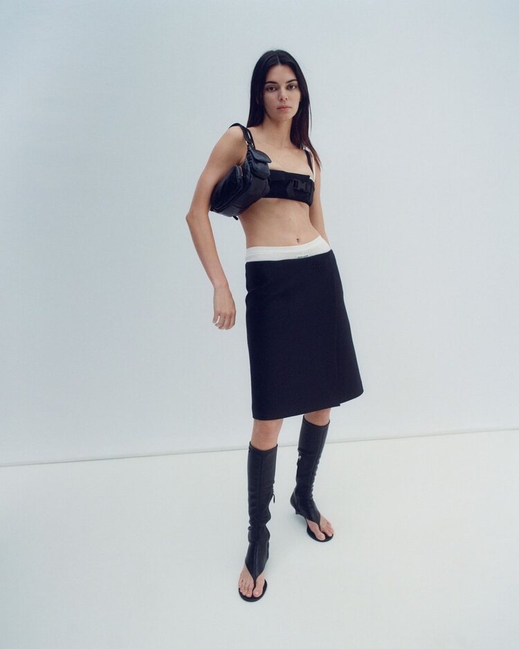 Kendall Jenner en la campaña primavera/verano 2023 de Miu Miu