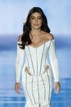 Dulceida cerrando el desfile otoño/invierno 2023 de Andrés Sardà en la MBFWMadrid