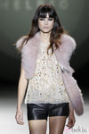 Shorts de cuero negro de Teresa Helbig en la Madrid Fashion Week
