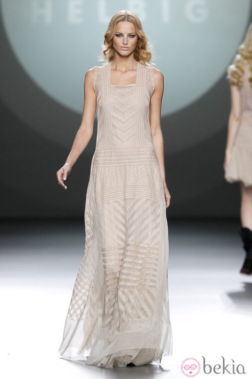 Vestido largo nude de la colección otoño/invierno 2012/2013 de Teresa Helbig