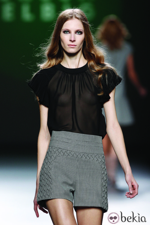 Short de tiro alto gris jaspeado de la colección otoño/invierno 2012/2013 de Teresa Helbig