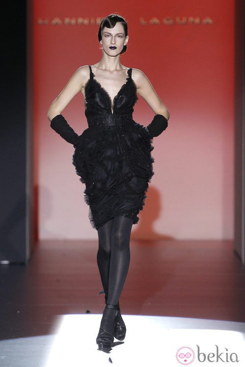 Vestido negro corto de la colección otoño/invierno 2012/2013 de Hannibal Laguna