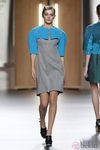 Vestido gris y azul pastel de Ana Locking en Fashion Week Madrid 