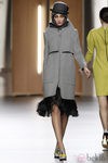 Abrigo oversize en gris jaspeado de Ana Locking en Fashion Week Madrid 
