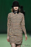 Mini vestido de estampado geométrico de Martin Lamothe en la Fashion Week Madrid