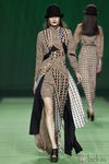 Vestido de corte asimétrico de Martin Lamothe en la Fashion Week Madrid