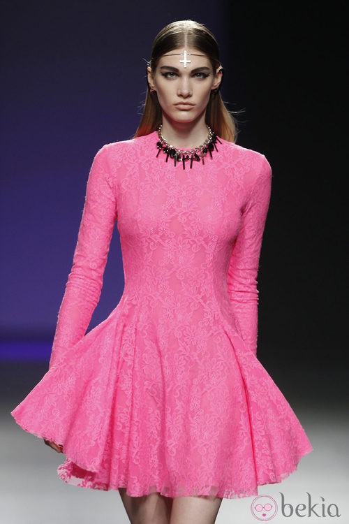 Vestido fucsia de la colección otoño/invierno 2012/2013 de María Escoté