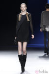 Vestido negro de gasa de Sara Coleman en Madrid Fashion Week