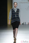 Chaleco de punto y camisa de cuadros de Jesús Lorenzo en Madrid Fashion Week