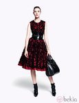 Vestido cubierto de brocado negro de la colección pre-fall 2012 de Alexander McQueen