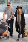 Elsa Pataky embarazada con look de aeropuerto
