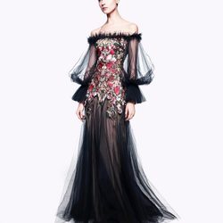 Vestido transparente con flores de la colección pre-fall 2012 de Alexander McQueen