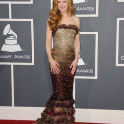 Nicole Kidman vestida de Jean Paul Gaultier en la alfombra roja de los Grammy 2011