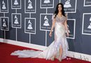 Katy Perry lució un vestido de Giorgio Armani en los Grammy 2011