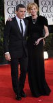 Antonio Banderas con traje negro y corbata fina