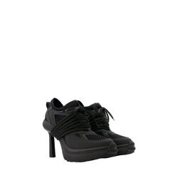 Sneakers con tacón de Pepa Salazar x Bershka