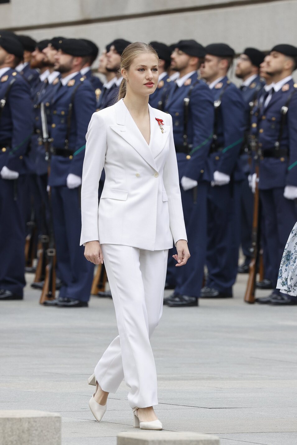 La Princesa Leonor con un traje blanco para la jura de la Constitución