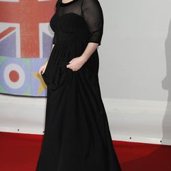 Adele con vestido de Burberry en los Premios Brit 2012