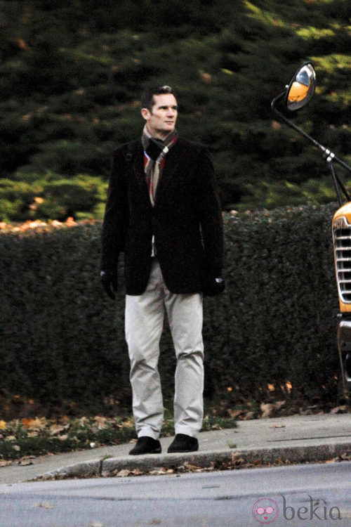 Iñaki Urdangarín con pantalones beige y chaqueta negra