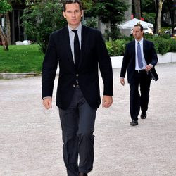 Iñaki Urdangarín con americana negra y pantalones gris plomo