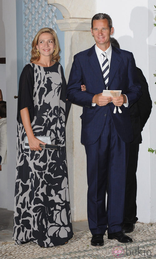 Iñaki Urdangarín con traje azul cobalto oscuro
