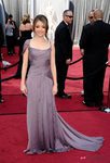 Sarah Hyland deslumbró con un vestido de Alberta Ferretti en los Oscar de 2012