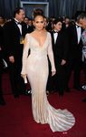 Jennifer Lopez llevó un modelo de Zuhair Murad para los Oscar de 2012