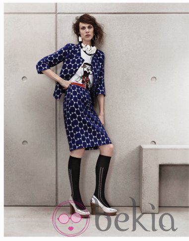 Conjunto con grandes topos azules de Marni para H&M