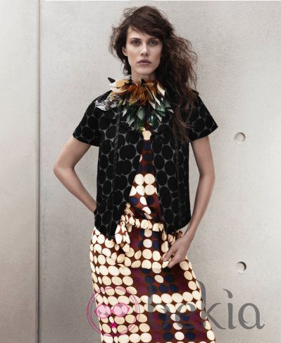 Conjunto de grandes topos amarillos de Marni para H&M