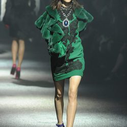 Vestido verde con encaje negro de Lanvin en la París Fashion Week