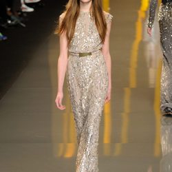 Vestido con corte sirena en acabado gliter de Elie Saab en la París Fashion Week