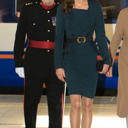 La Duquesa de Cambridge con tendencia peplum a su llegada a Leicester