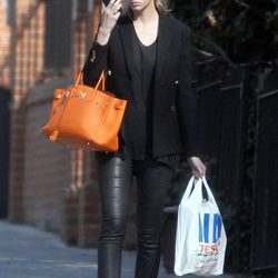 Lara Stone, al supermercado con un Birkin
