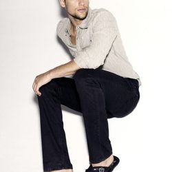 Arthur Sales con sandalias de tiras negras para Xti primavera/verano 2012