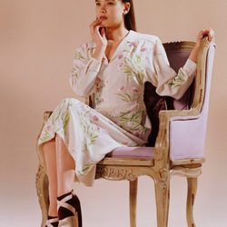 Hailee Steinfeld con vestido de bordado floral para Miu Miu