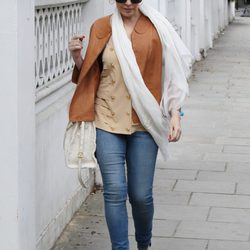 Kylie Minogue se apunta a los colores camel