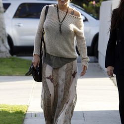 Elsa Ptaky embarazada con un look muy casual
