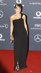 Elsa Pataky con un vestido negro de escote cruzado en los Premios Deportivos Laureus