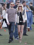 Kate Bosworth con shorts vaqueros en Coachella 2012