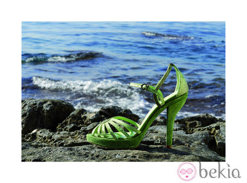 Sandalia de tacón en verde de Paco Gil de la colección primavera - verano 2012