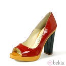 Zapato de tacón en rojo tipo peetoe de Paco Gil de la colección primavera - verano 2012