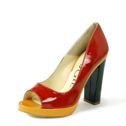 Zapato de tacón en rojo tipo peetoe de Paco Gil de la colección primavera - verano 2012