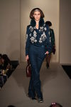 Traje de chaqueta azul de la temporada otoño/invierno de Oscar de la Renta 2012/2013