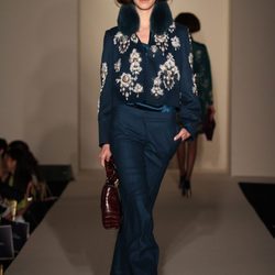 Traje de chaqueta azul de la temporada otoño/invierno de Oscar de la Renta 2012/2013
