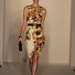 Vestido de cóctel con estampado geométrico de la temporada otoño/invierno de Oscar de la Renta 2012/2013