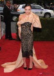 Christina Ricci con un vestido de volantes de Thakoon en la gala del MET 2012