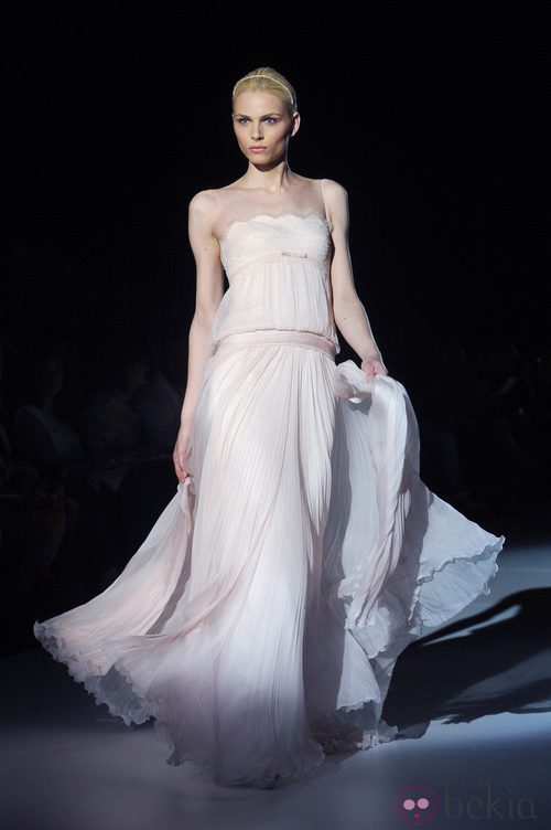 Andrej Pejic inaugura el desfile de Rosa Clará en Barcelona